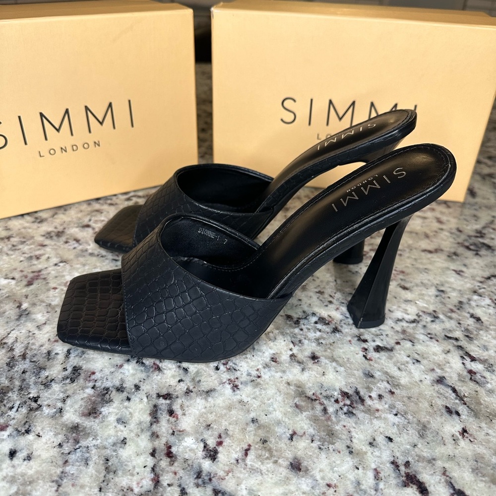 Bundle deal Simmi London Estelle heels size 9. One black pair one white pair. - Picture 5 of 7